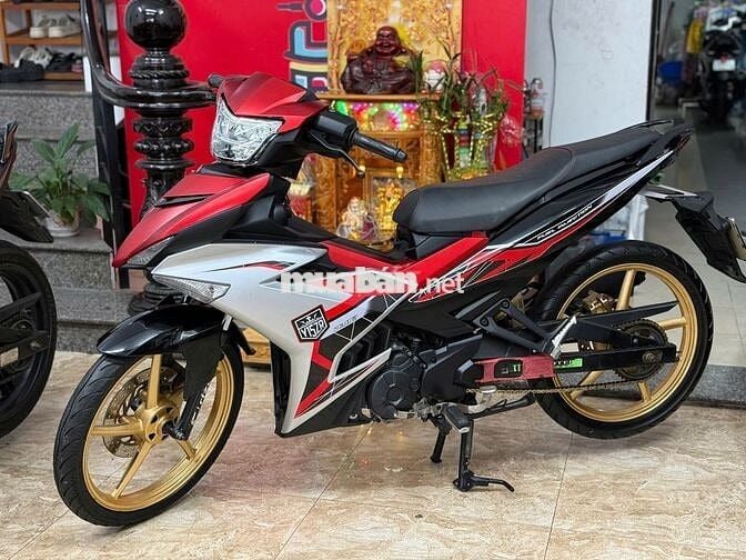 Xe máy Yamaha Exciter 150 màu Đỏ Đen Bạc bao êm