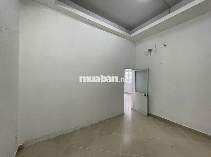 CHO THUÊ  VĂN PHÒNG TRỆT MẶT TIỀN ĐƯỜNG NƠ TRANG LONG