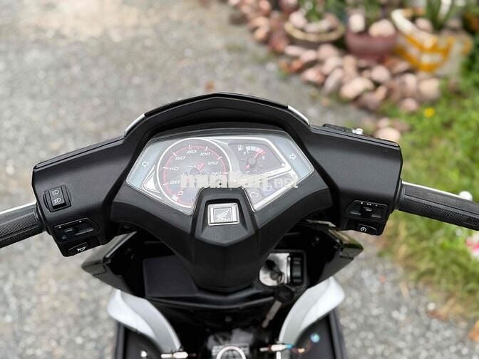 HONDA AIR BLADE FI. ĐỜI 2010. xe nguyên zin cọp