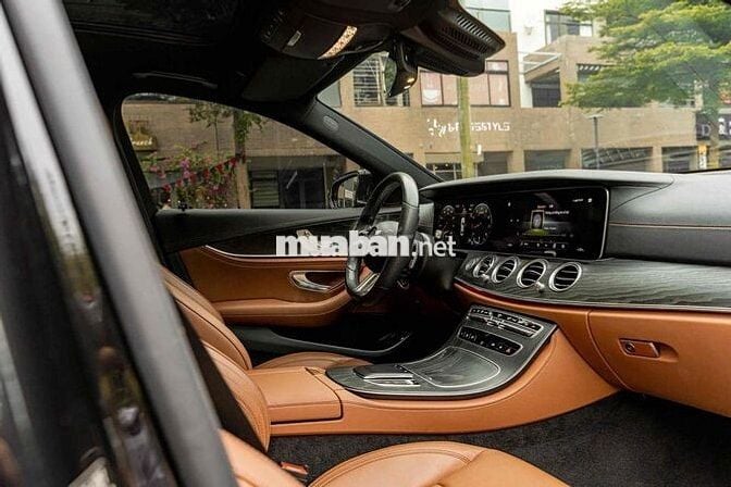 E300 AMG 2022 màu đen nt nâu siêu lướt & siêu đẹp