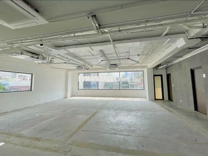 Cho thuê văn phòng đường Hoàng Việt, dt 228m²