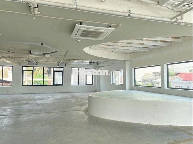 Cho thuê văn phòng đường Hoàng Việt, dt 228m²