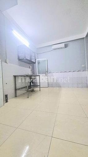 PHÒNG TRỌ MỚI SƠN SỬA CÓ MÁY LẠNH KỆ BẾP GIỜ GIẤC TỰ DO 