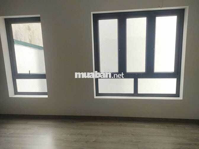 Bán nhà Lạc Long Quân - Tây Hồ, DT72m2, MT5m, gần Hồ Tây(11.3 tỷ)