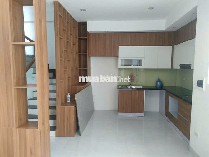 Bán nhà Lạc Long Quân - Tây Hồ, DT72m2, MT5m, gần Hồ Tây(11.3 tỷ)
