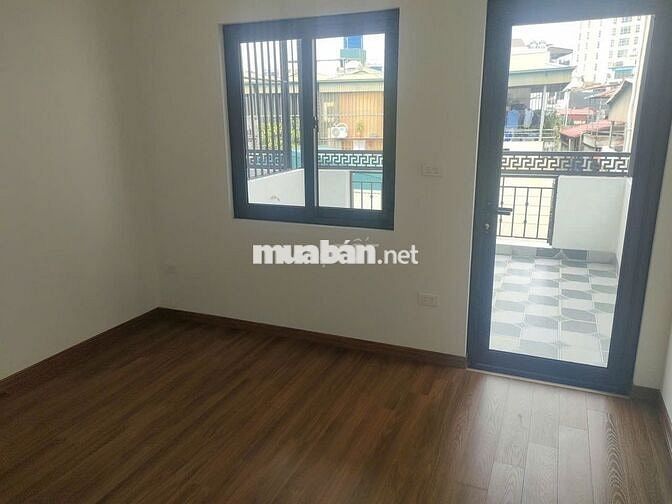 Bán nhà Lạc Long Quân - Tây Hồ, DT72m2, MT5m, gần Hồ Tây(11.3 tỷ)