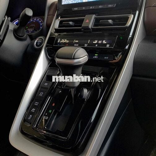 Toyota Innova Cross 2024 HEV - 7000 km