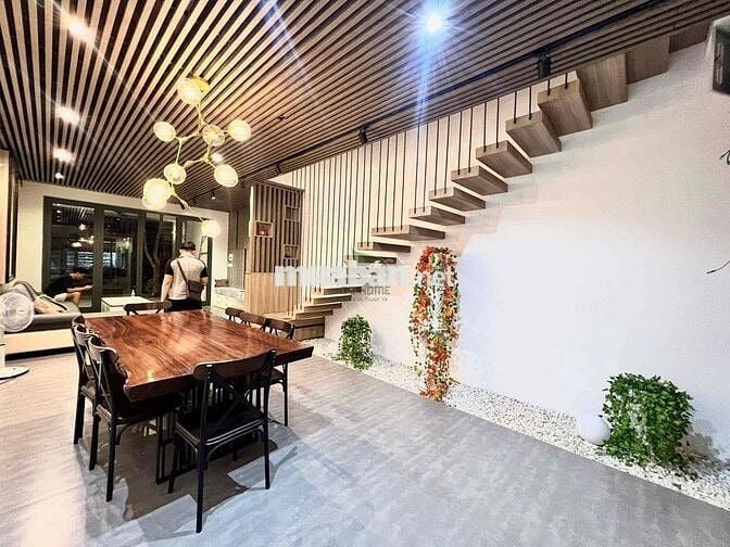 CHO THUÊ NHÀ KINH DOANH 3 PHÒNG NGỦ SIÊU RỘNG MẶT ĐƯỜNG LÊ HỒNG PHONG