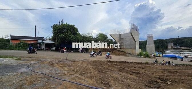 Bán nhà vườn đẹp giá rẻ khu thủy điện Trị An - Đồng Nai - ngay chợ