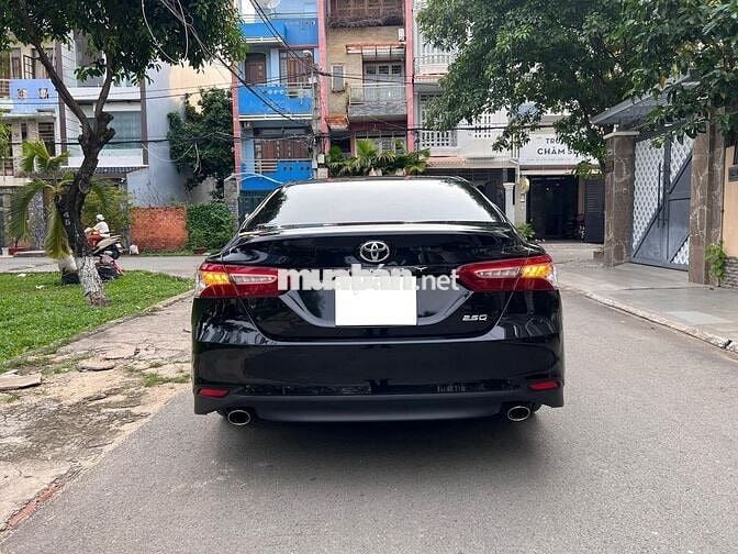 Toyota Camry 2021 2.5Q - Lướt 19,000 km cọp zin.