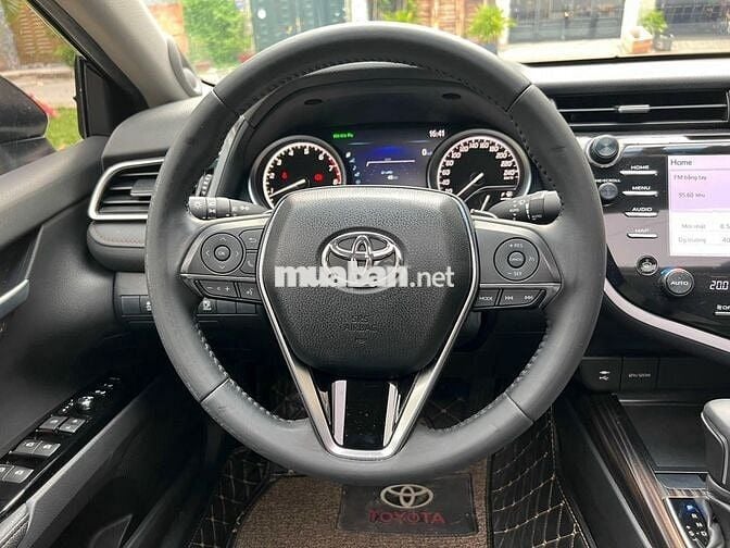 Toyota Camry 2021 2.5Q - Lướt 19,000 km cọp zin.