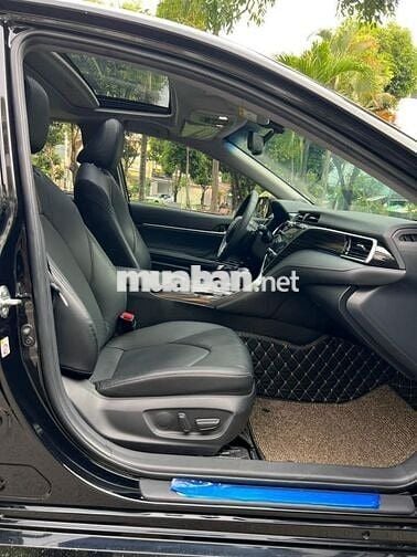 Toyota Camry 2021 2.5Q - Lướt 19,000 km cọp zin.