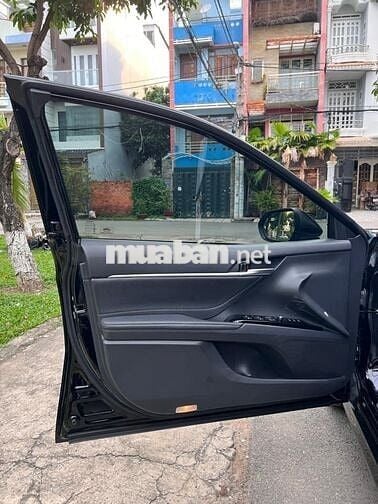 Toyota Camry 2021 2.5Q - Lướt 19,000 km cọp zin.