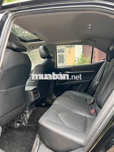 Toyota Camry 2021 2.5Q - Lướt 19,000 km cọp zin.