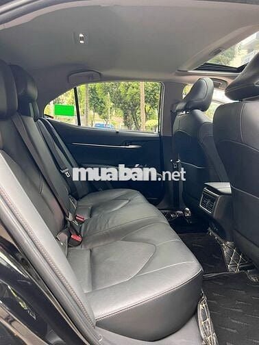 Toyota Camry 2021 2.5Q - Lướt 19,000 km cọp zin.