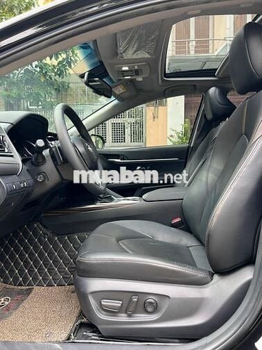 Toyota Camry 2021 2.5Q - Lướt 19,000 km cọp zin.
