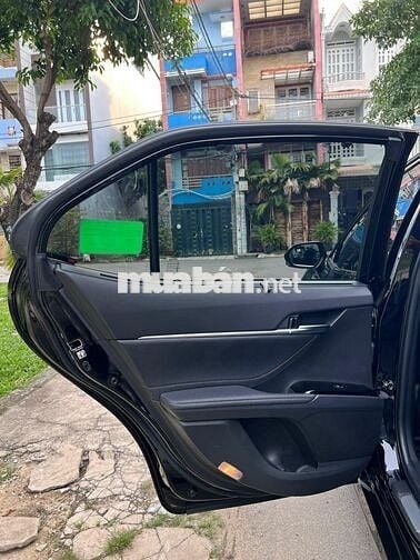 Toyota Camry 2021 2.5Q - Lướt 19,000 km cọp zin.