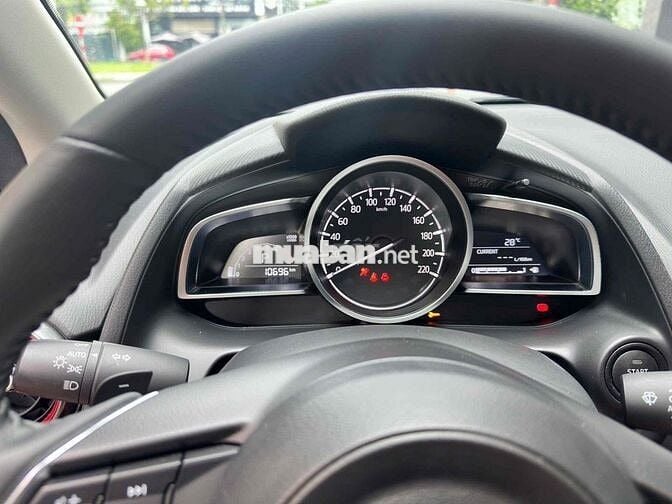 Mazda 2 2024 Luxury - 9000 km