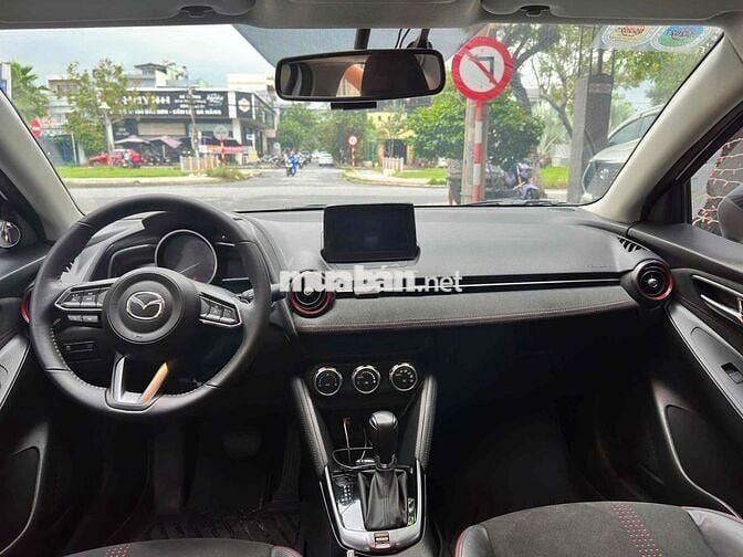 Mazda 2 2024 Luxury - 9000 km