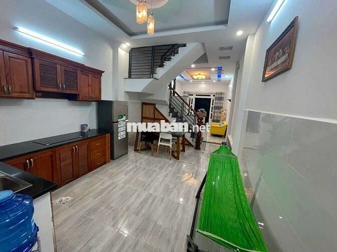 NHÀ TRỆT, 2 LẦU, 3PN, NỘI THẤT, HẺM XE HƠI, GẦN NGÃ TƯ GA