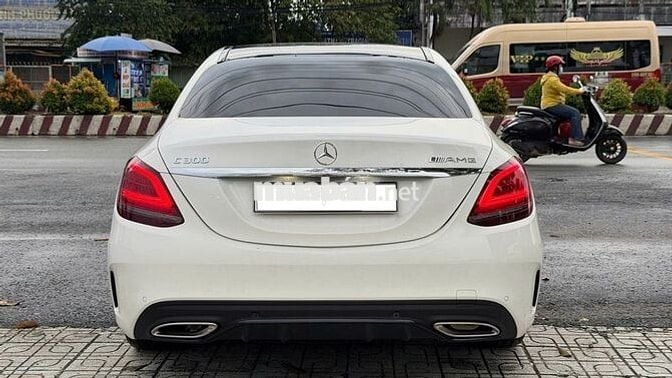 Mercedes C300 AMG 2021 màu trắng nội thất nâu