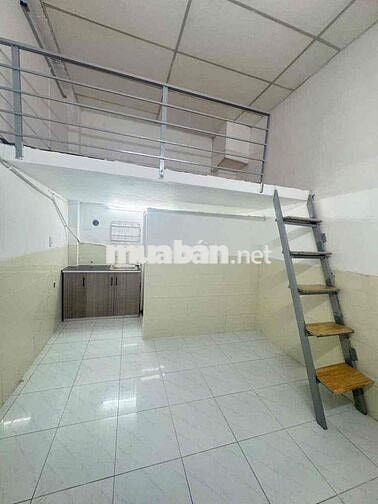 Phòng có gác giá 2.6tr - 2.9tr có máy lạnh ngay Mã Lò - Lê Văn Quới