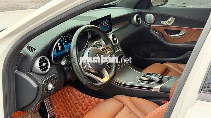 Mercedes C300 AMG 2021 màu trắng nội thất nâu