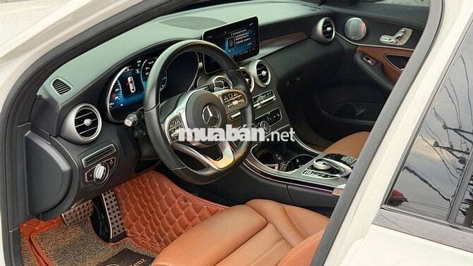 Mercedes C300 AMG 2021 màu trắng nội thất nâu