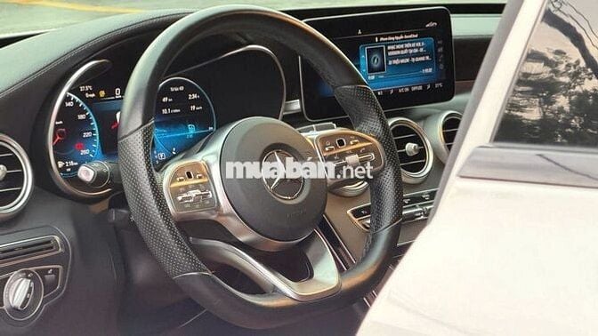 Mercedes C300 AMG 2021 màu trắng nội thất nâu