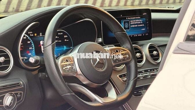 Mercedes C300 AMG 2021 màu trắng nội thất nâu