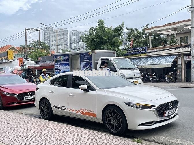 Bán Xe 1 chính chủ từ đầu mazda3 đời 2020 trắng