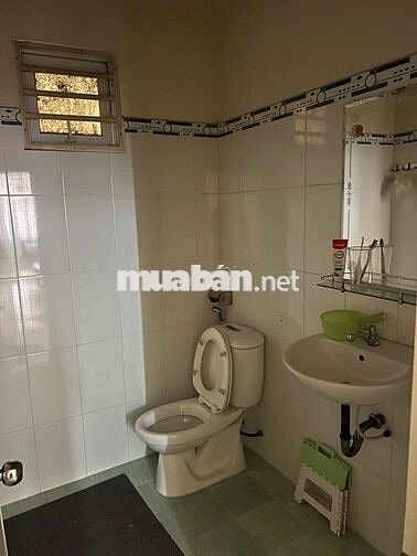 Nhà biệt thự 1 trệt 1 lầu đầy đủ nội thất, có sân rộng có 5 phòng ngủ