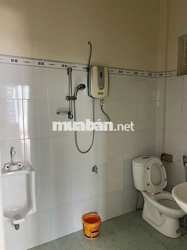 Nhà biệt thự 1 trệt 1 lầu đầy đủ nội thất, có sân rộng có 5 phòng ngủ