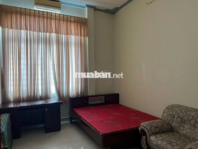 Nhà biệt thự 1 trệt 1 lầu đầy đủ nội thất, có sân rộng có 5 phòng ngủ