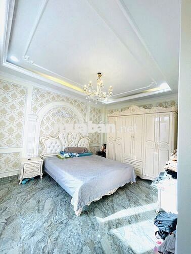 1 căn Villa sang trọng, hiếm hoi toạ lạc đường Hùng Vương,P.09, Đà Lạt