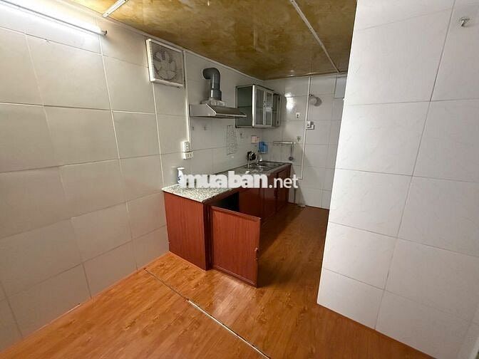 Cho thuê căn nhà cấp 4, dt 50m2 + xép tại ngõ 167 phố Dương Quảng Hàm