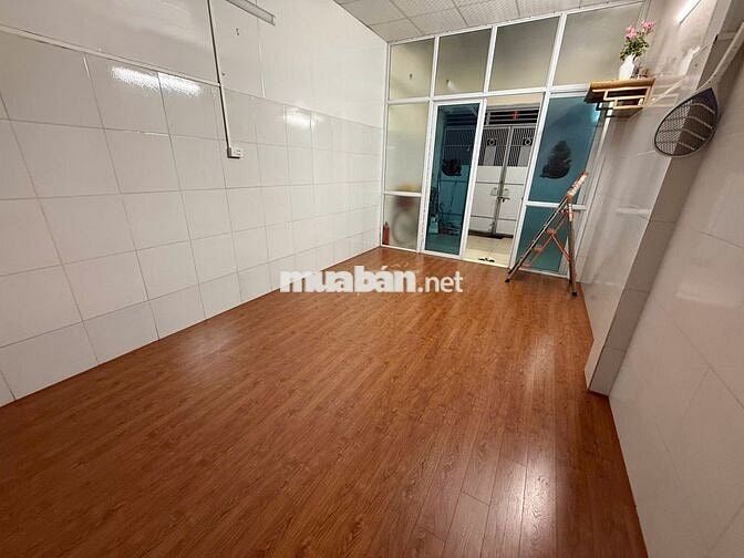 Cho thuê căn nhà cấp 4, dt 50m2 + xép tại ngõ 167 phố Dương Quảng Hàm
