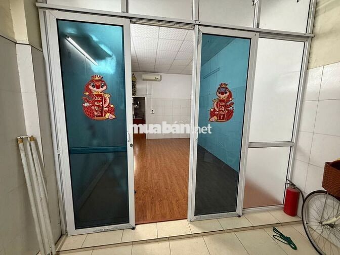 Cho thuê căn nhà cấp 4, dt 50m2 + xép tại ngõ 167 phố Dương Quảng Hàm