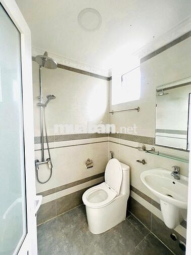 1 căn Villa sang trọng, hiếm hoi toạ lạc đường Hùng Vương,P.09, Đà Lạt