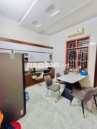 Giang Biên - Nguyên Căn 91 m2× 4 tầng -Full Đồ- 14Tr