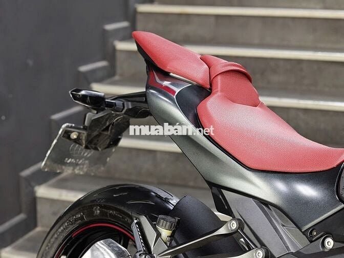 Z1000 ABS ĐỎ CANDY CHẠY LƯỚT