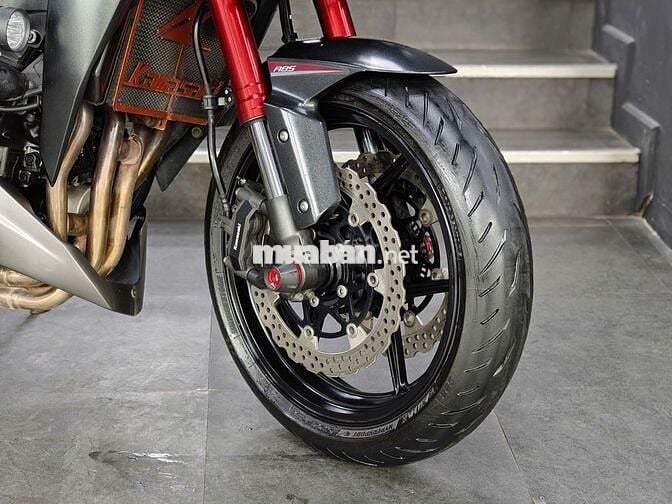 Z1000 ABS ĐỎ CANDY CHẠY LƯỚT