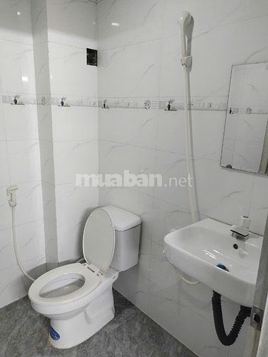 Chính chủ cho thuê nhà hẻn xe tải, gần chợ, trường học, khu an ninh ca