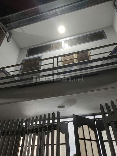 Chính chủ cho thuê nhà hẻn xe tải, gần chợ, trường học, khu an ninh ca