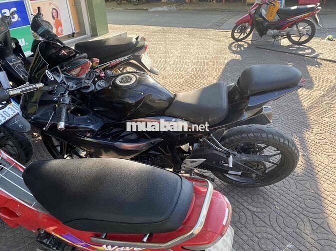 SUZUKI GSX 150 BANDIT