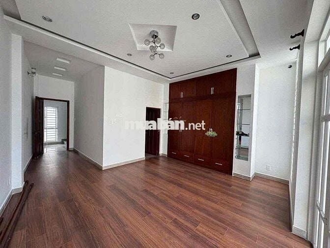 NHÀ MỚI ĐẸP - XE HƠI VÀO NHÀ - 5PN KẾT CẤU HIỆN ĐẠI - TRỐNG SẴN
