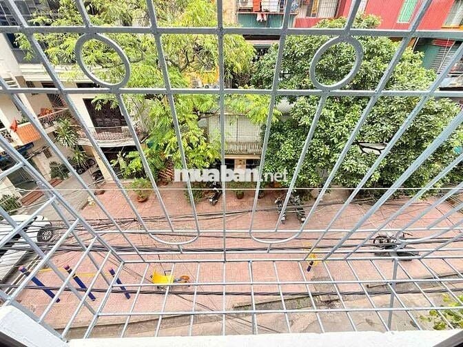 Nhường lại căn Tập thể phố Đại La nhà đẹp 2 thoáng ở ngay 75m2 tầng 3