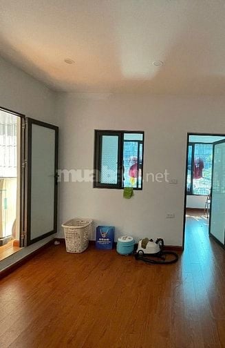 Cho thuê căn hộ tập thể thanh Xuân Bắc tầng2 gần ngã tư Khuất Duy Tiến