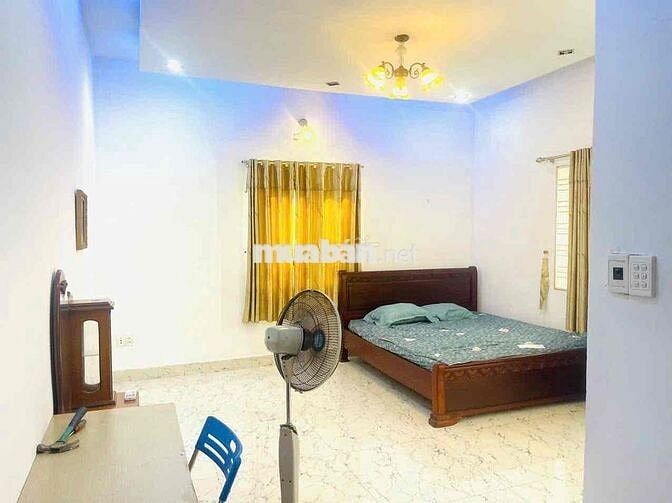 Phòng trọ GV 30m2 cửa sổ hướng ra công viên, full nội thất