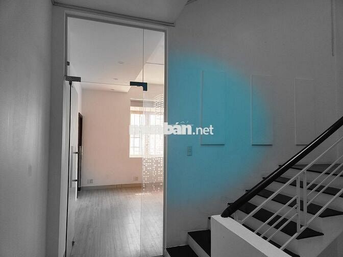 cho thuê nhà 160m2 MT đường lớn 20m, nhà đẹp, giá 40 tr/tháng